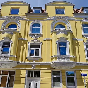 Charmante Und Moderne Altbauwohnung Apartment